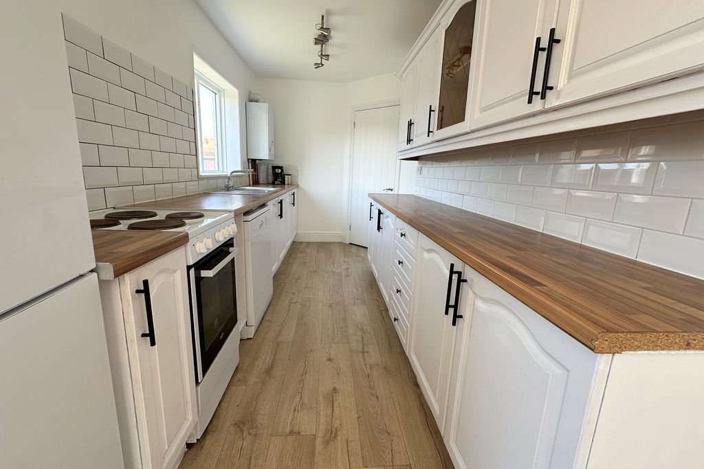 Property photo 3 of 20 Kitchen