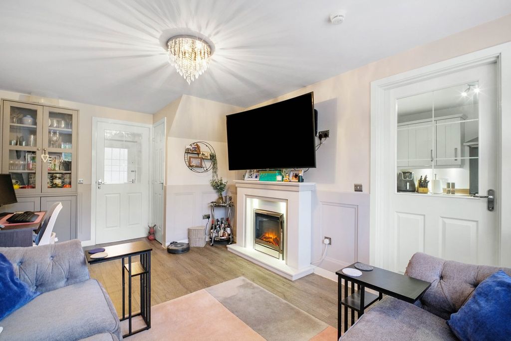 Property photo 3 of 23