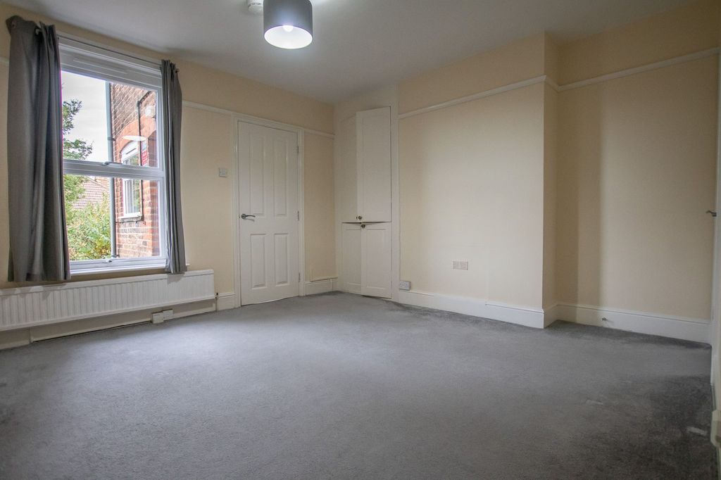 Property photo 3 of 8 Dining Room