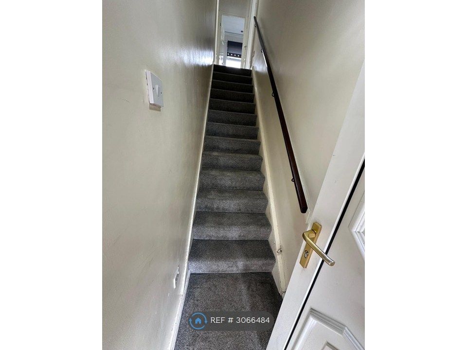Property photo 1 of 7 Stairway