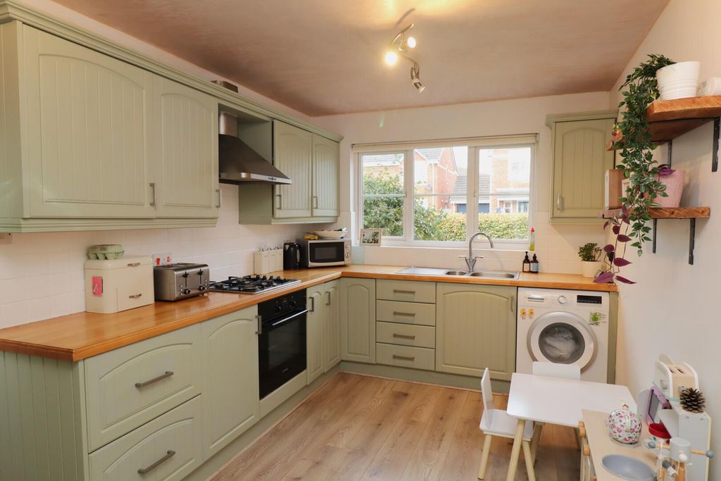 Property photo 2 of 30 Kitchen
