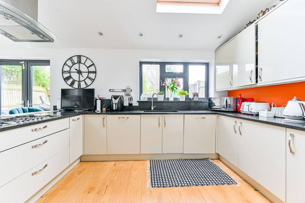 Property photo 2 of 13
