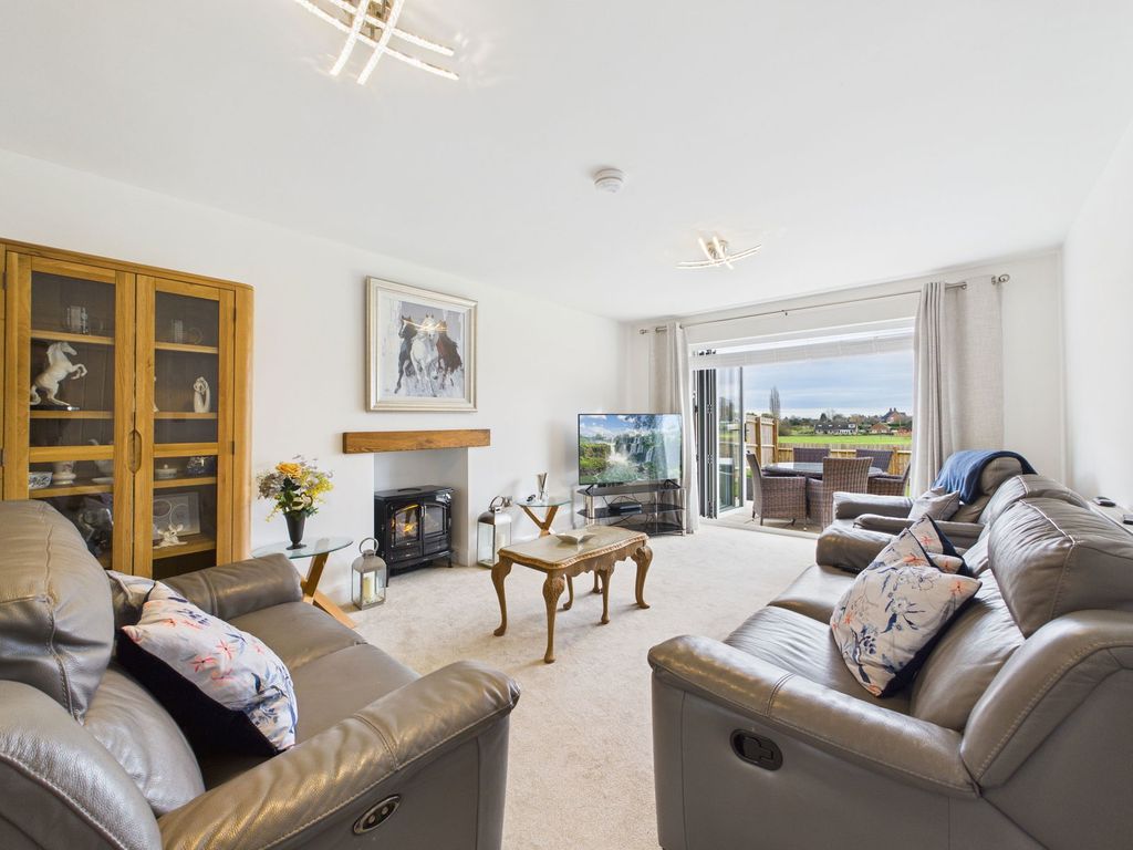 Property photo 3 of 27