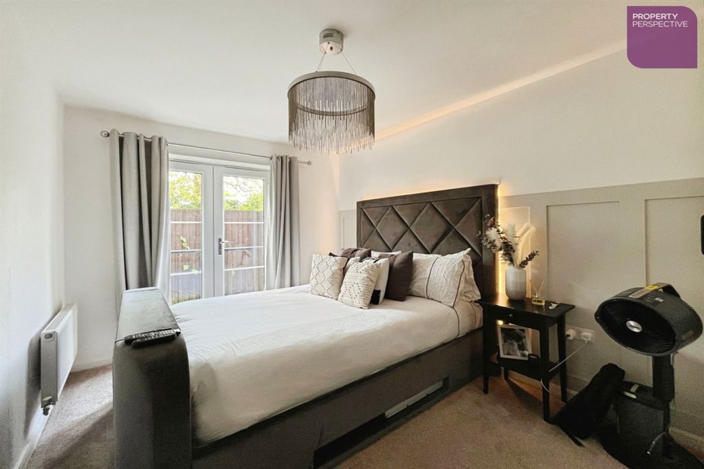 2 bed flat for saleStapeley CW5 photo 5