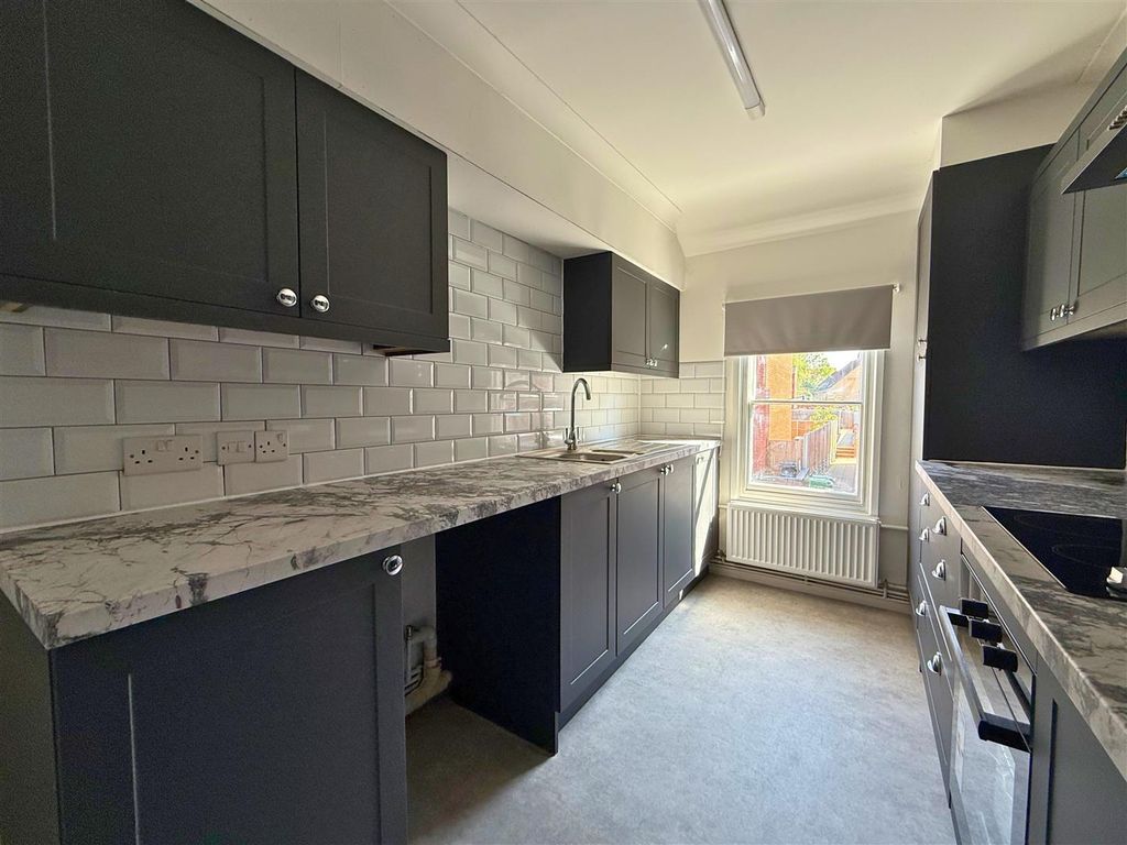 Property photo 2 of 9 Kitchen