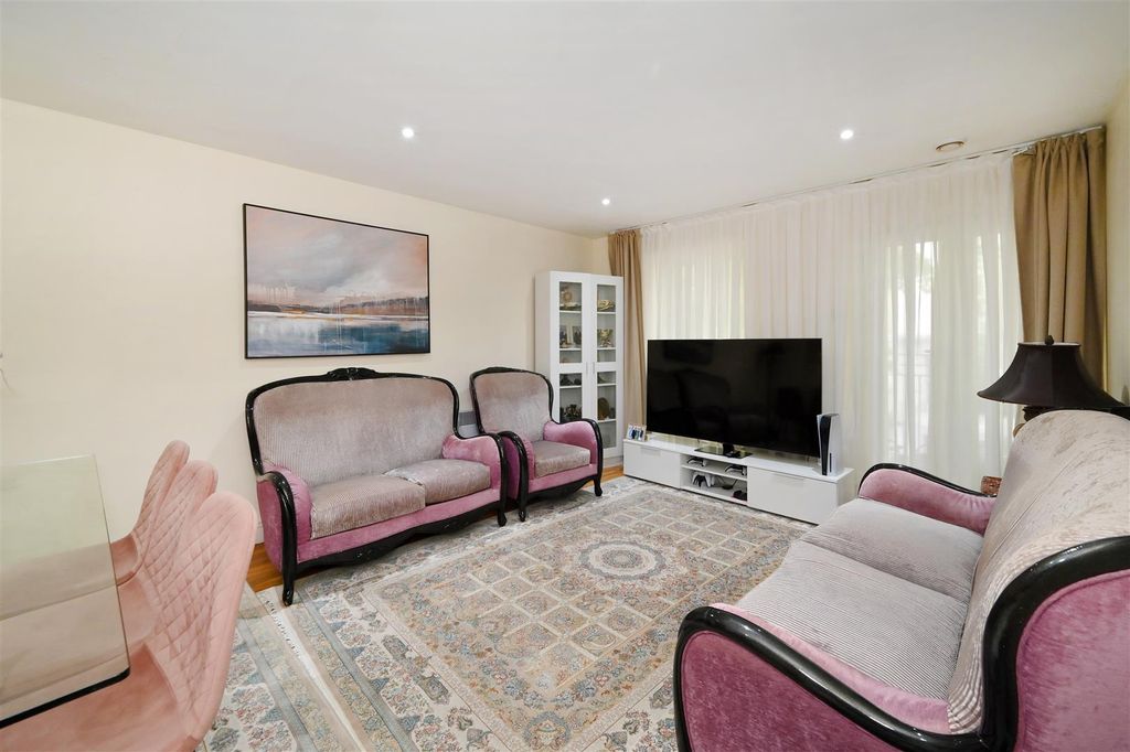 Property photo 2 of 11 6-Tollard-House (3).Jpg