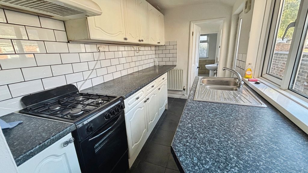 Property photo 2 of 10 Kitchen