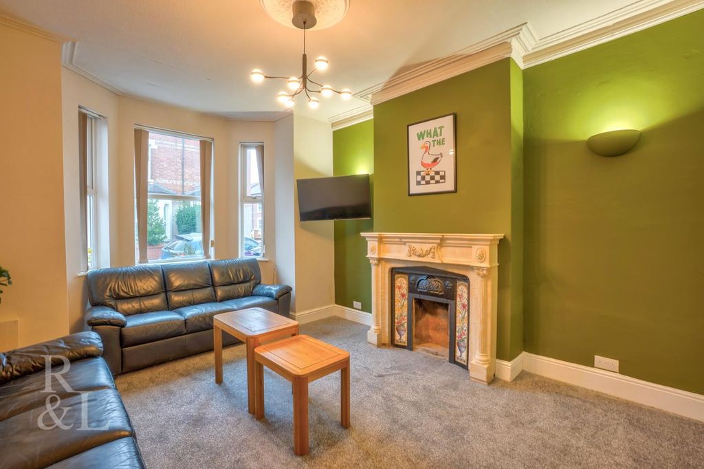 Property photo 2 of 25 18 Rushworth Avenue (12).Jpg