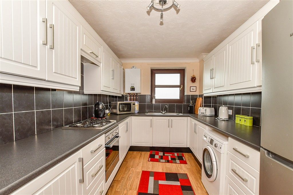 Property photo 3 of 9 Kitchen