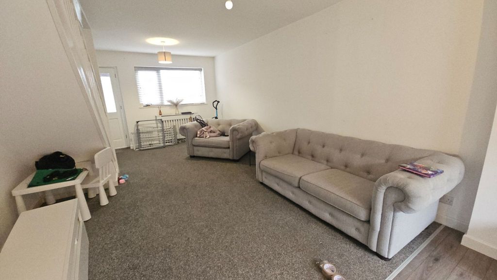 Property photo 3 of 7 Lounge