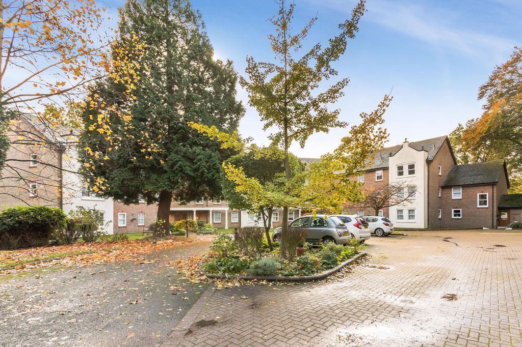 Additional image 16 of 2 bed flat for saleFairfield Road, East Grinstead RH19