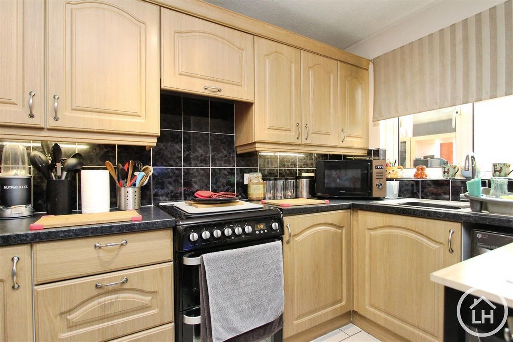 Property photo 2 of 13 Kitchen