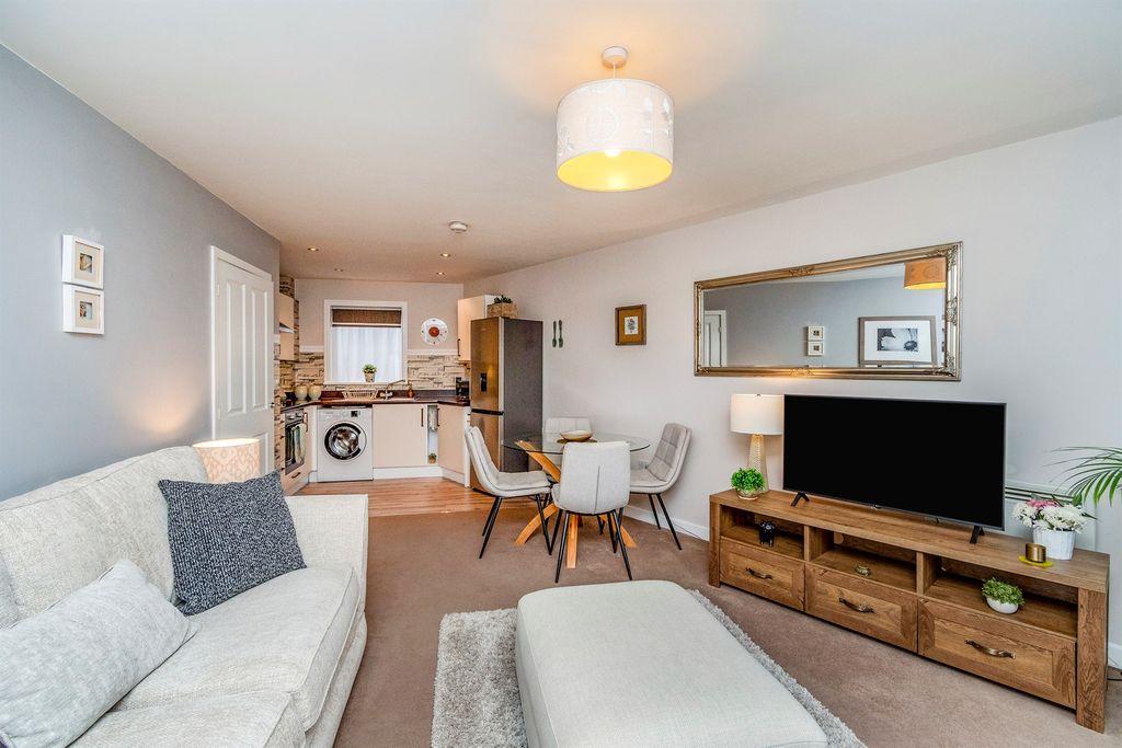 Property photo 3 of 12