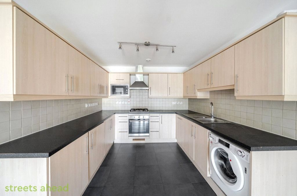 Property photo 3 of 18 402Bec19-Fb7c-460...