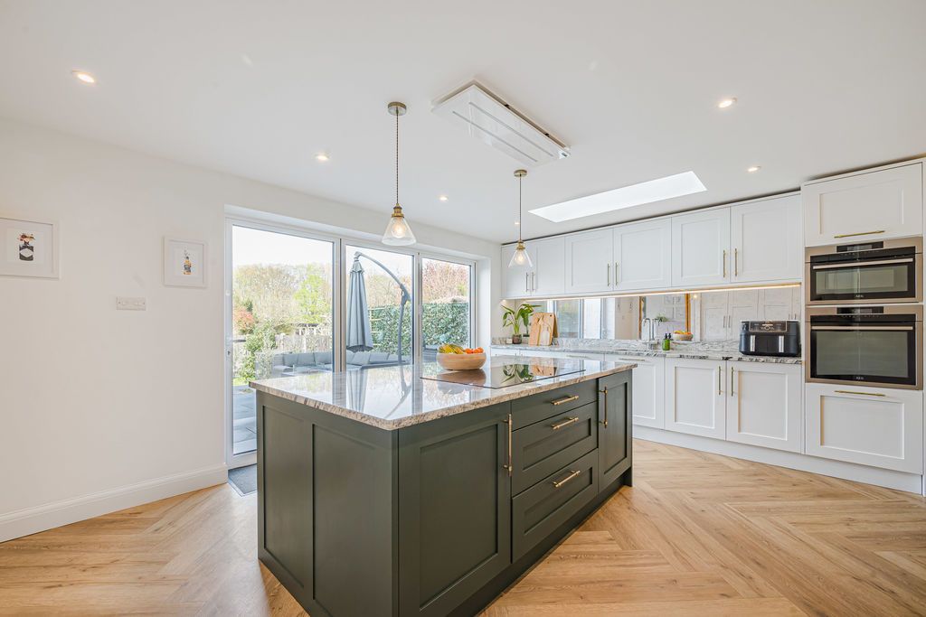 Property photo 2 of 19 Kitchen