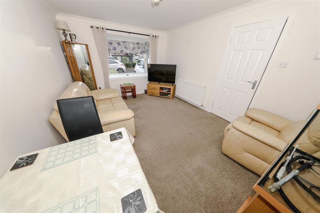 Property photo 2 of 11 B