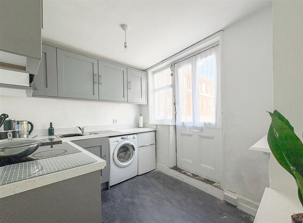 Property photo 2 of 15 Kitchen