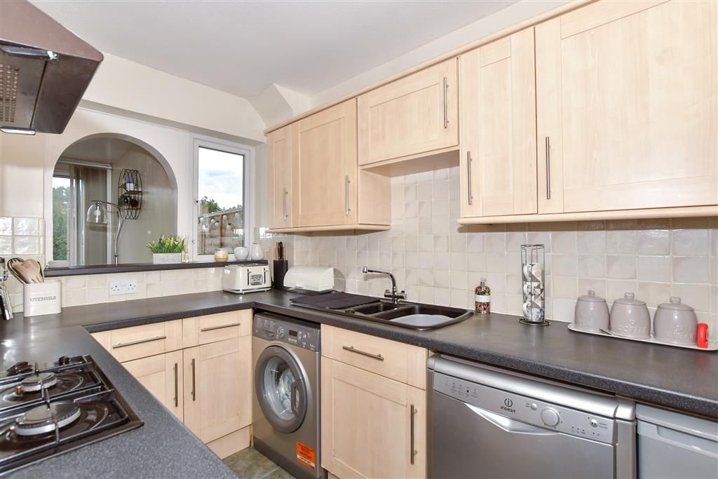 Property photo 2 of 10 Kitchen