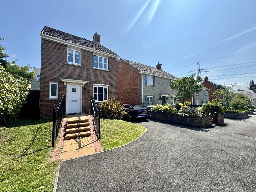 Property photo 1 of 21 5 Monument Close