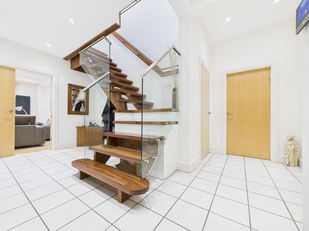 Property photo 3 of 32