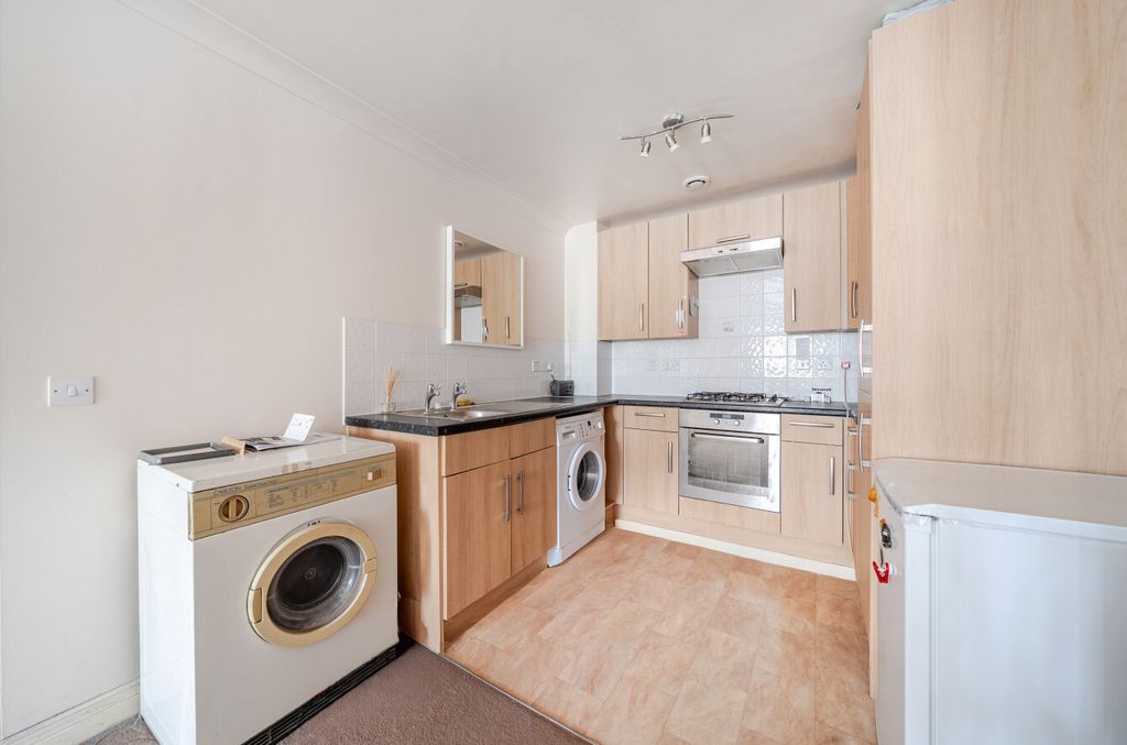 Property photo 2 of 17 Kitchen