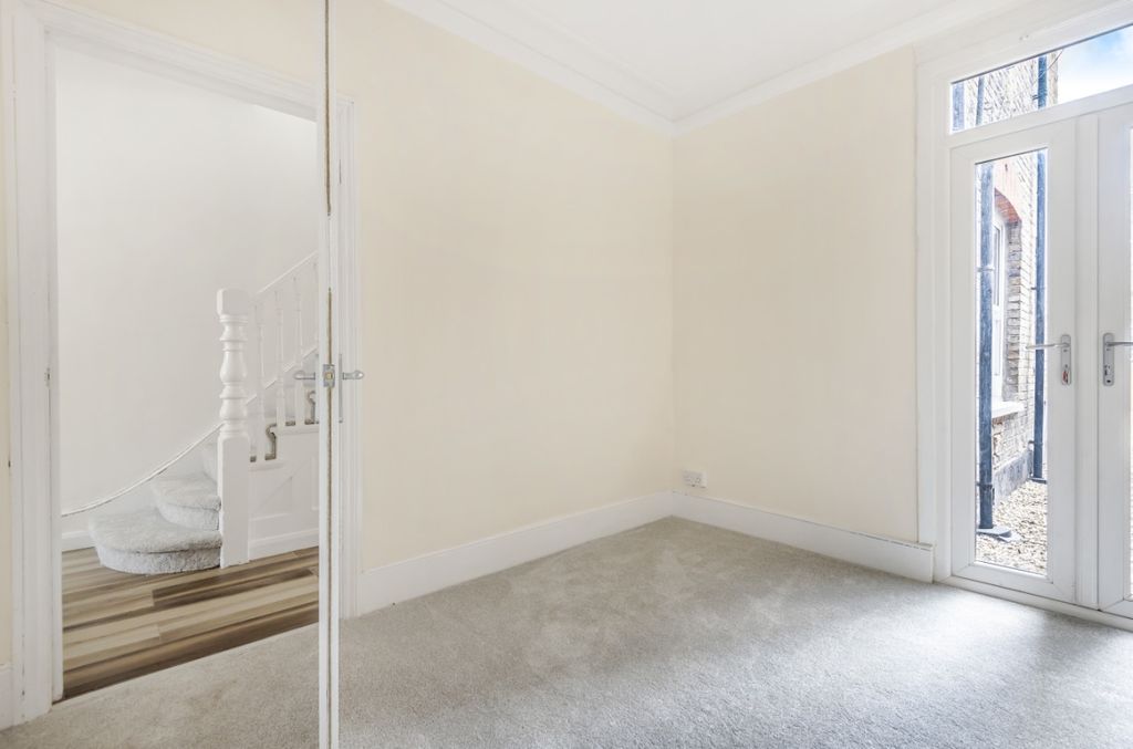 Property photo 2 of 6 470030 (8)