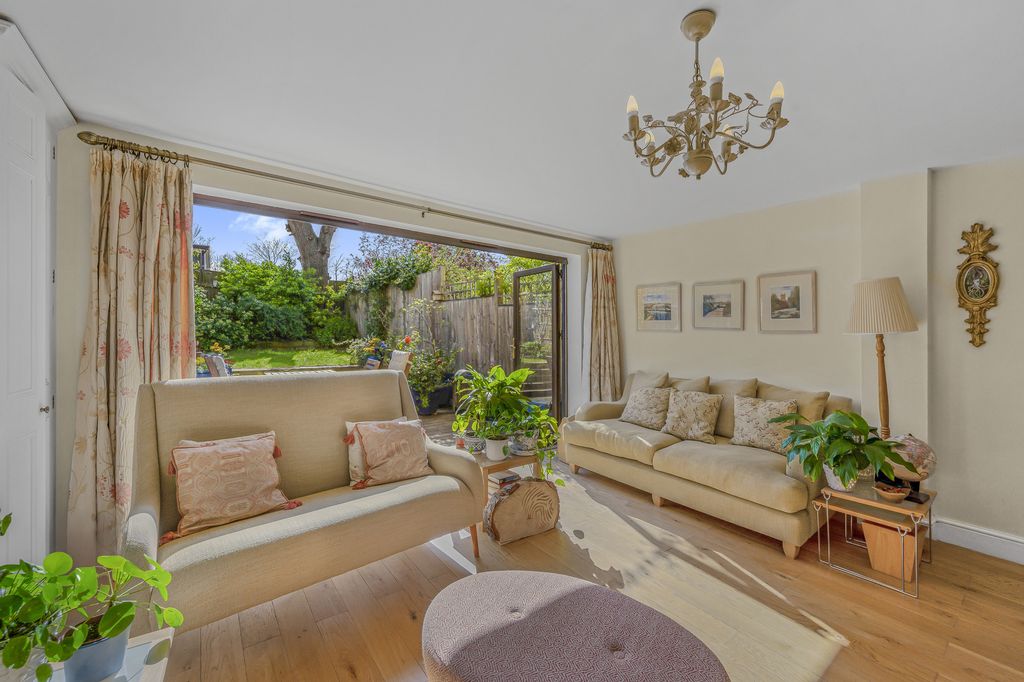 Property photo 3 of 12