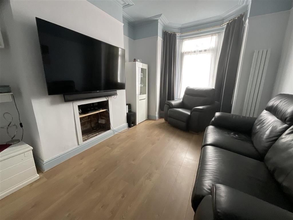 Property photo 1 of 10 Lounge