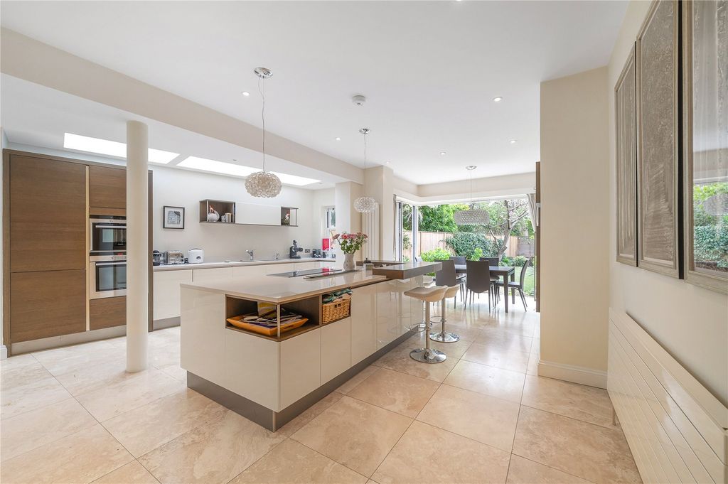 Property photo 2 of 23 Picture No. 13