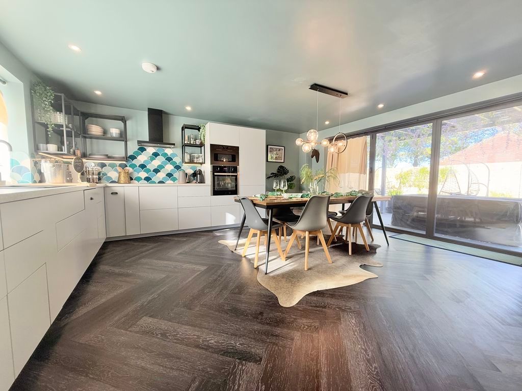 Property photo 2 of 16 Kitchen Diner