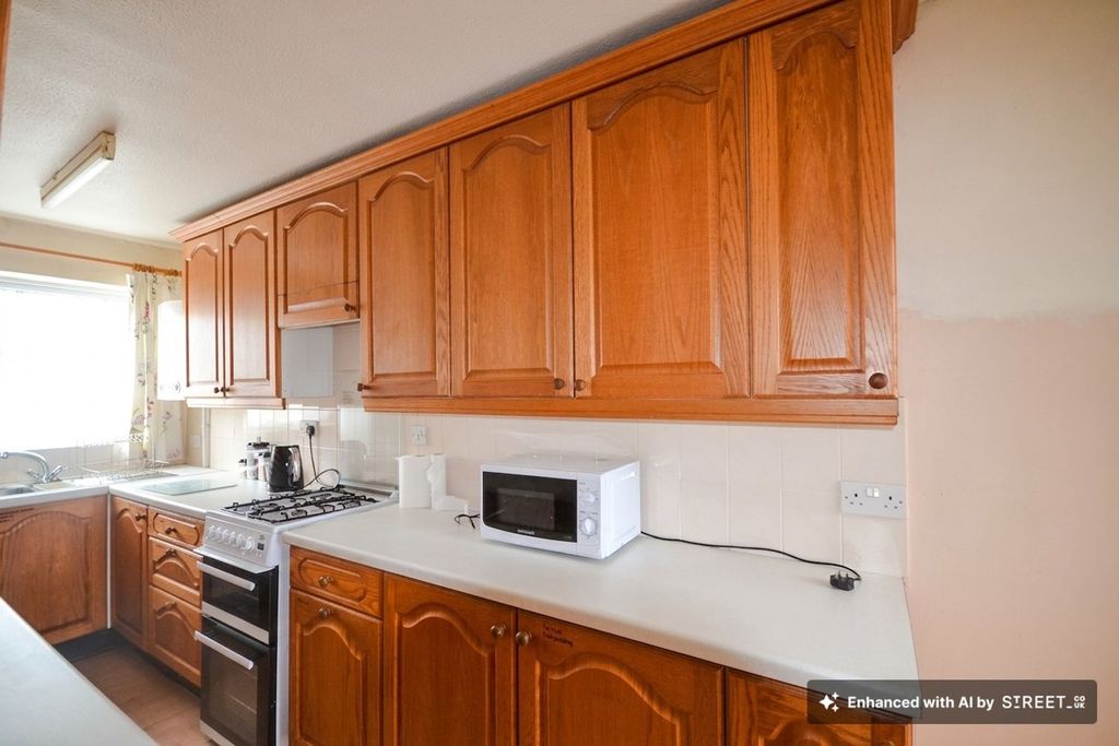 Property photo 3 of 17 Kitchen