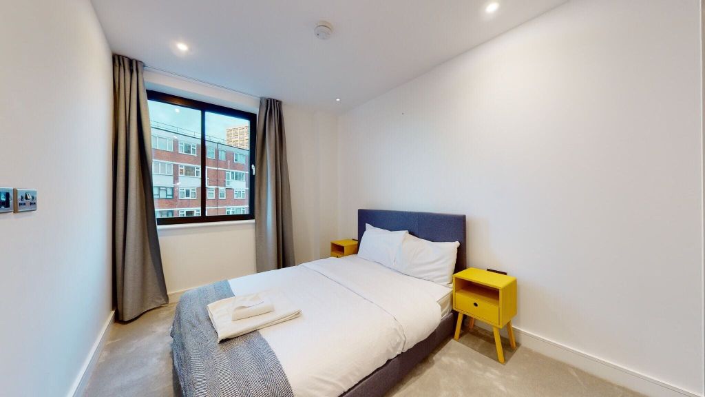 Property photo 3 of 24 Bedroom