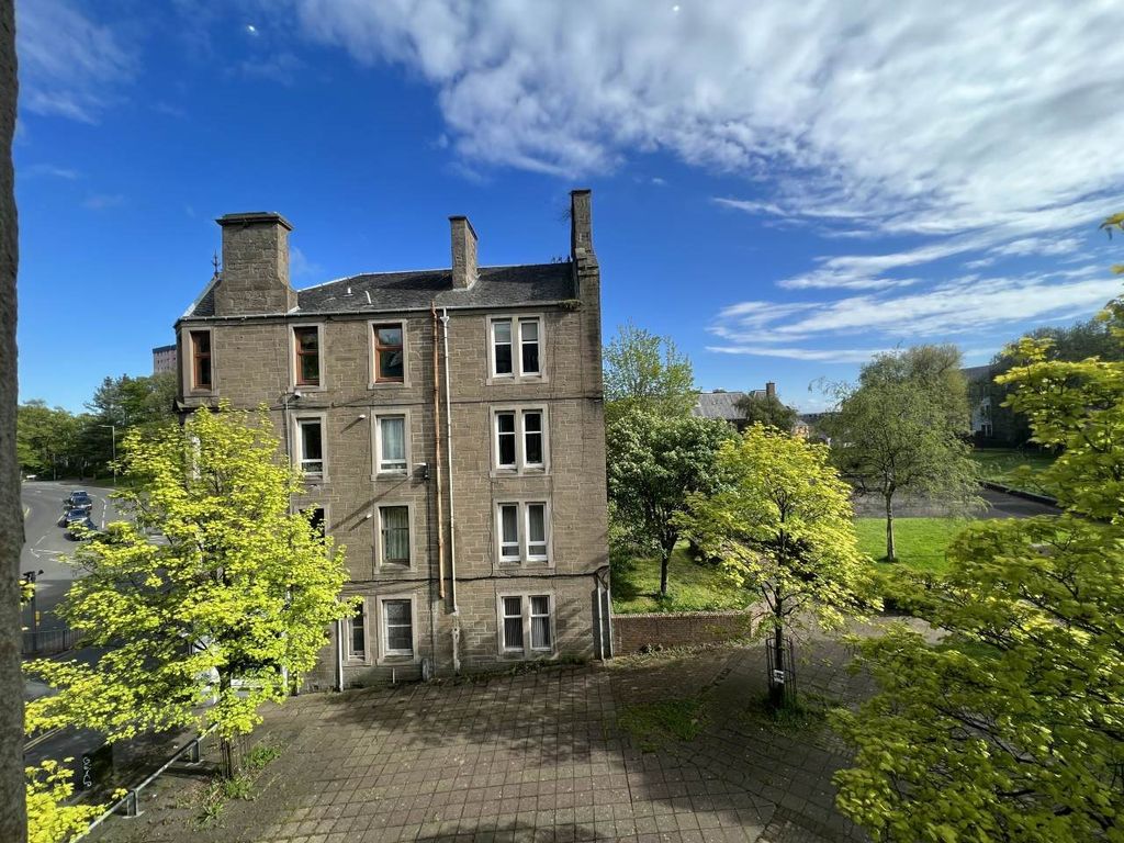 Property photo 1 of 10 150 Building