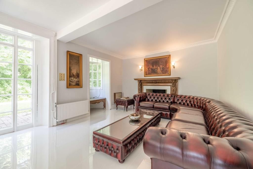 Property photo 3 of 21 Reception