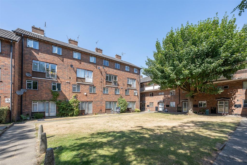 Property photo 1 of 20 Buxton Drive, E11