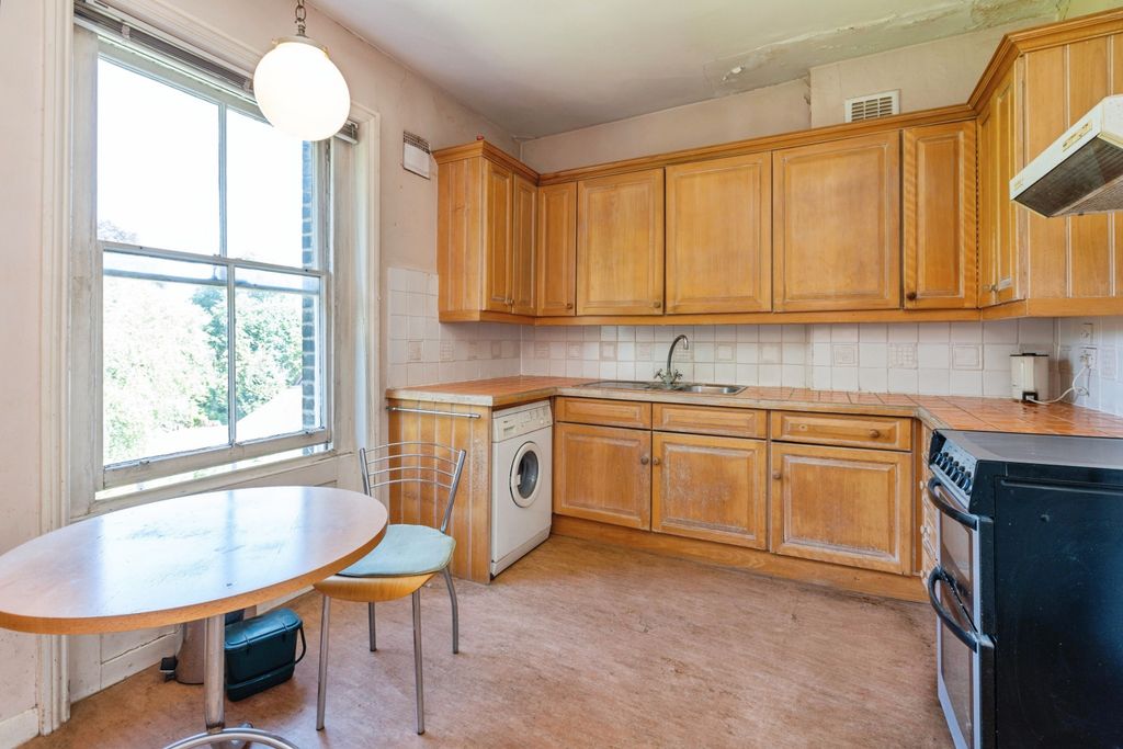 Property photo 3 of 18 Kitchen