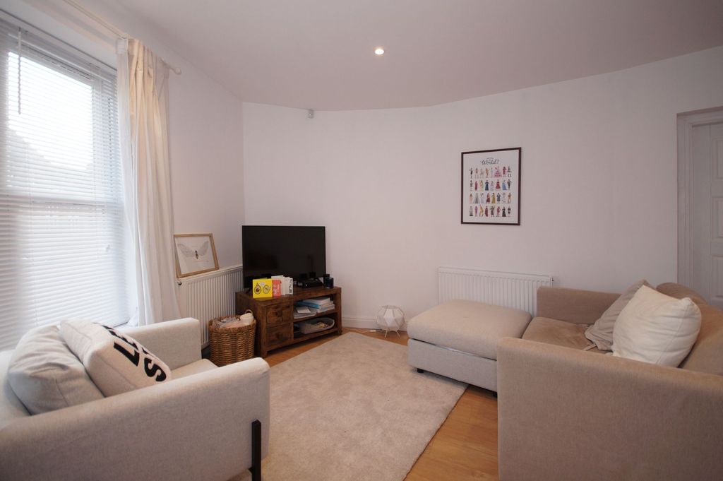 Property photo 3 of 8