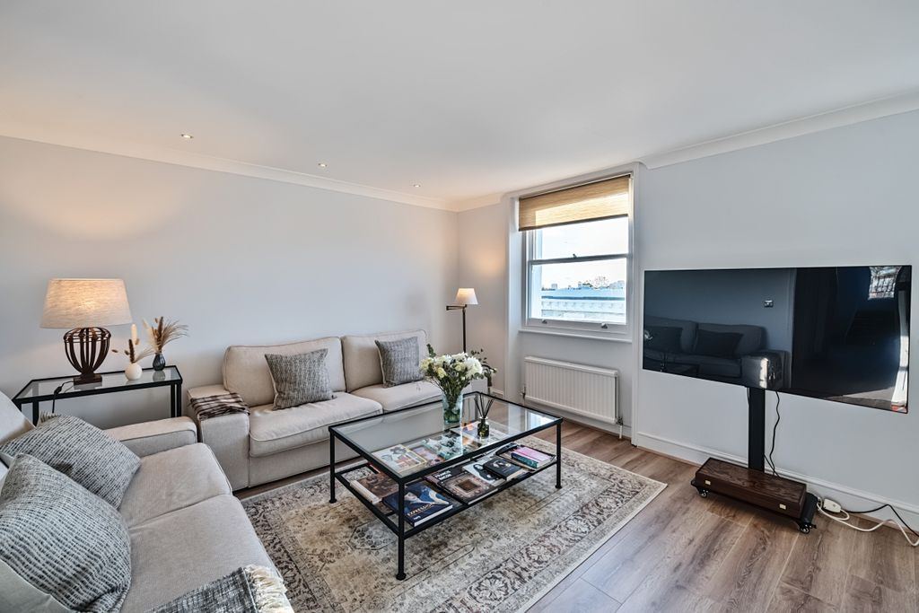 Property photo 3 of 20 Living Room