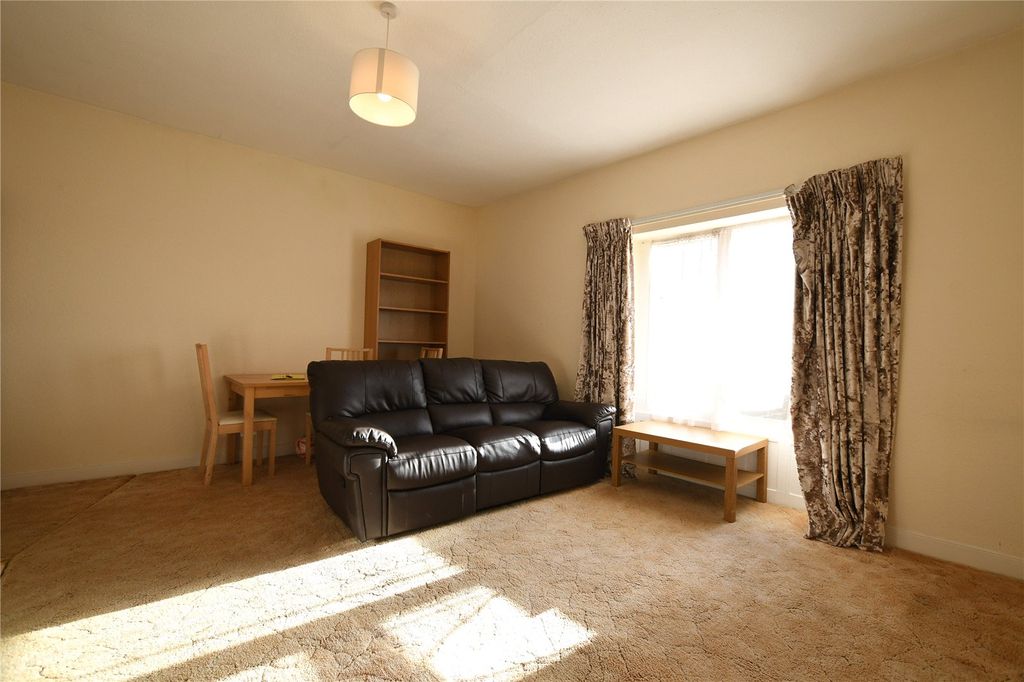 Property photo 2 of 9 Picture No. 27