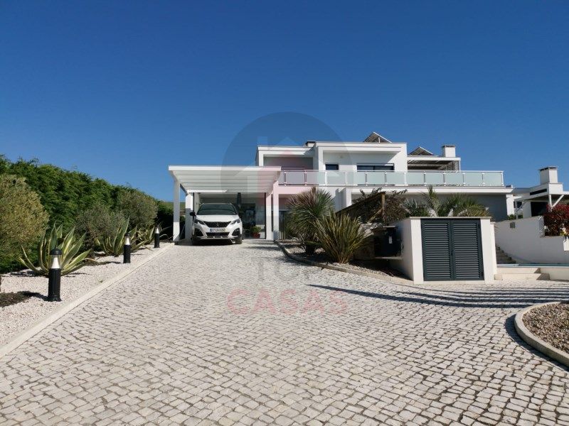 Property photo 2 of 28