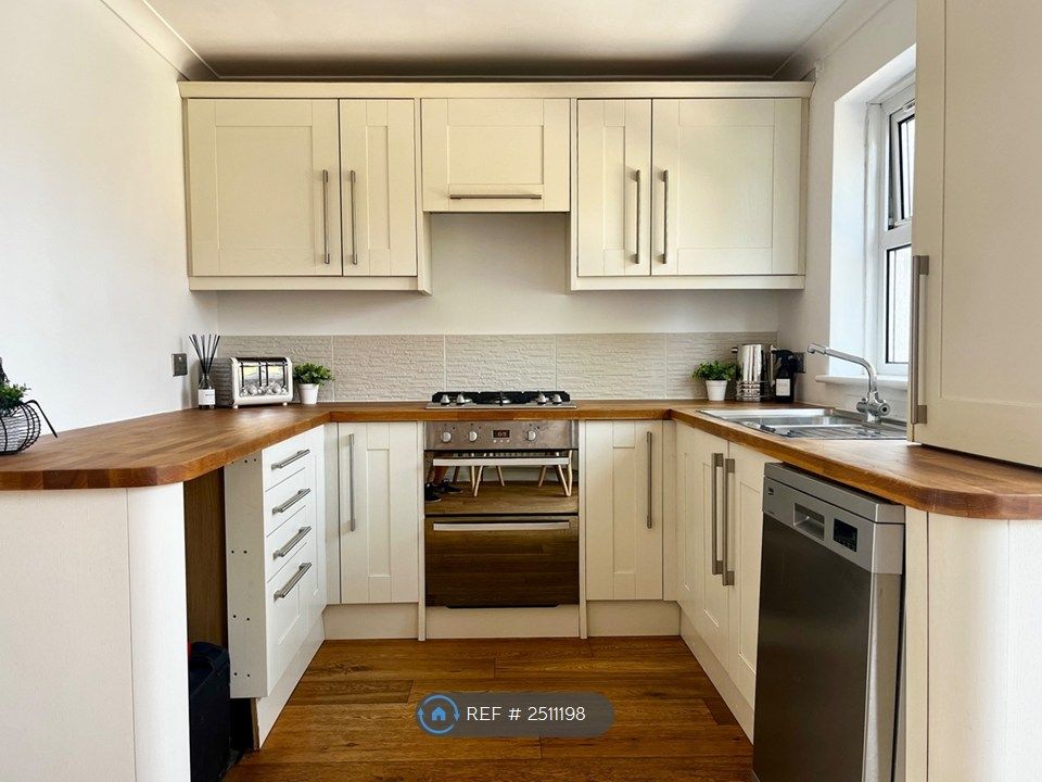Property photo 2 of 14 Kitchen