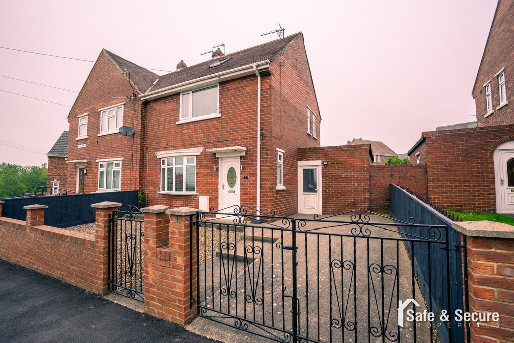 Property photo 1 of 17 Ruskin Avenue-02