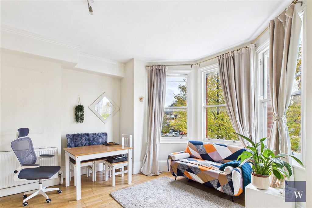 Property photo 2 of 9 Picture No. 32