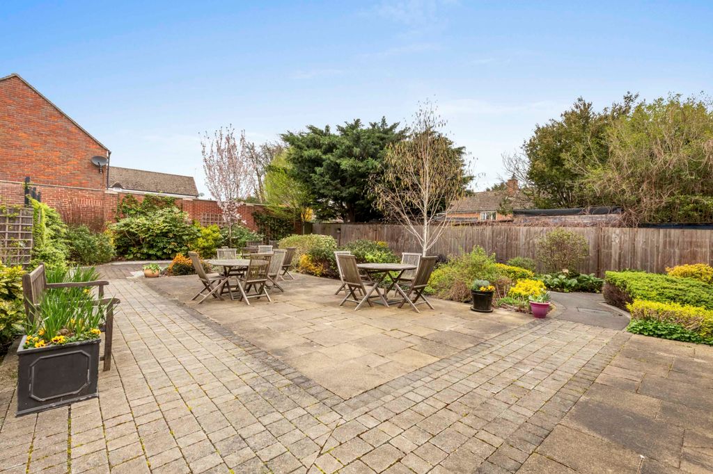 Property photo 2 of 14 30 Peel Lodge, Sl7 3Fh (Low Res)-7