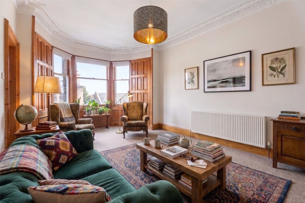 Property photo 3 of 15 Sitting Room