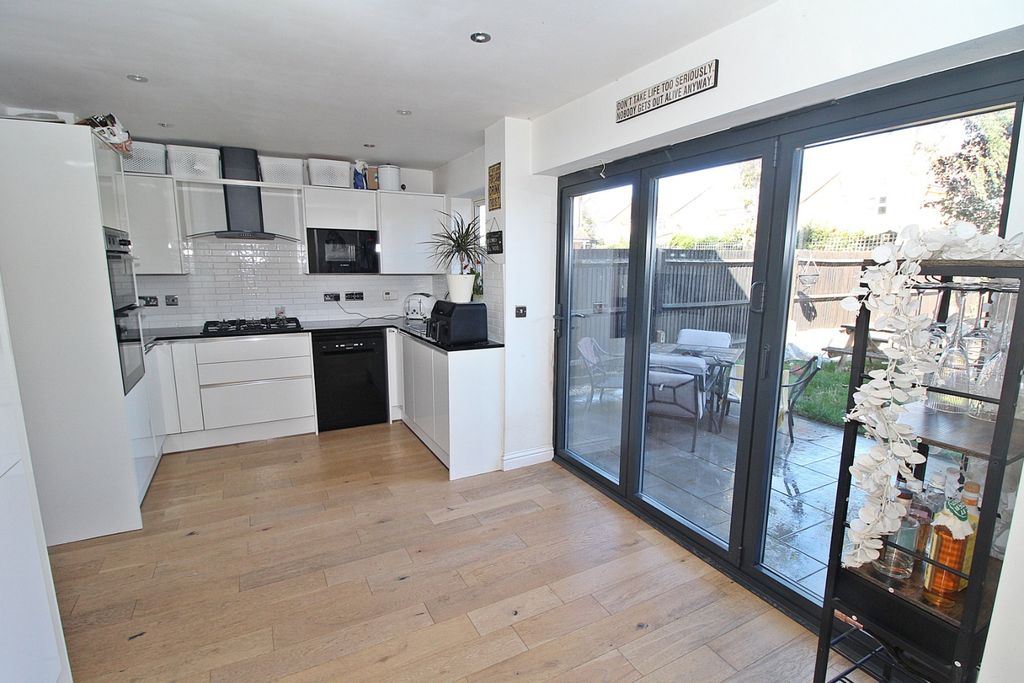 Property photo 3 of 11 5225714