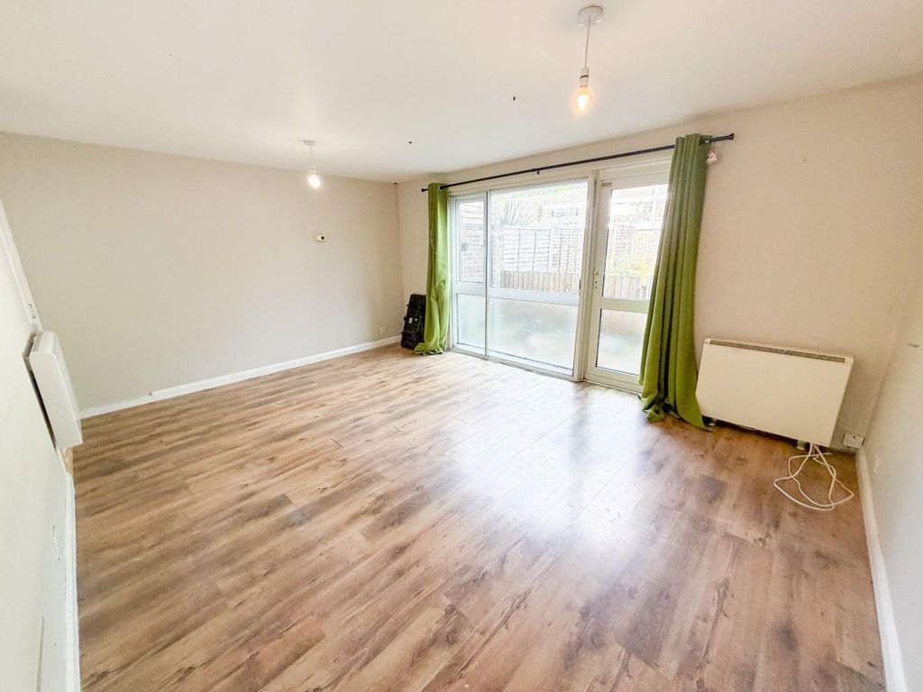 Property photo 2 of 11 Tlc_3E4A02Ad-7d72-4Eec-9547-4F6d6A099Ec4_Aa3Cca4.J