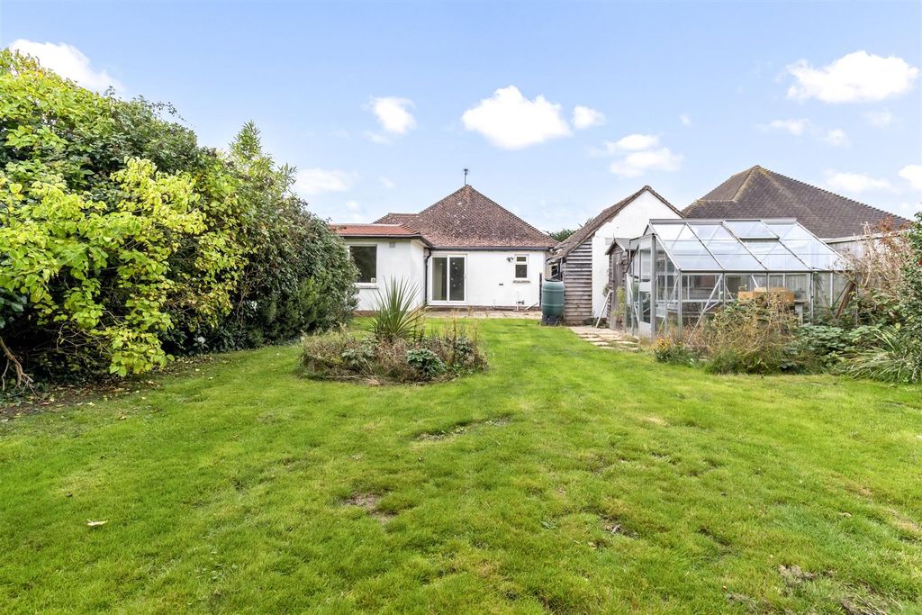 Property photo 2 of 15 16 Upper West Drive-014.Jpg