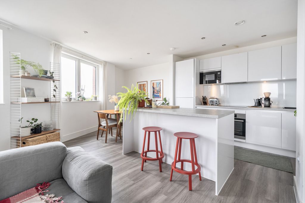 Property photo 2 of 23 1461135-17-6A2Fc7...