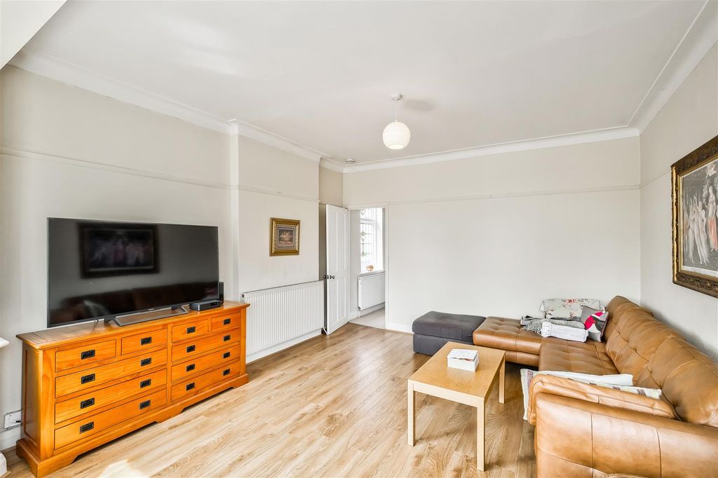Property photo 3 of 35